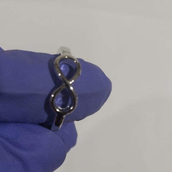Silver-Tone Infinity Ring – Size 9 Stylish Women’s Fashion Jewelry - Picture 4 of 7